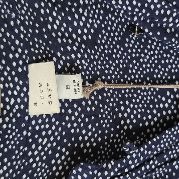 NEW Short Sleeve Blouse - Picture 3 of 4